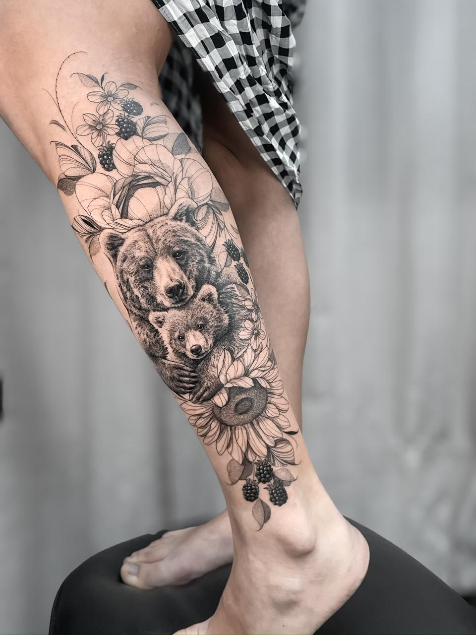 Tatuagem Animais ursa filhote flores
